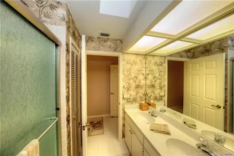 Bath - 5903 SE Glen Eagle Way, Stuart, FL 34997 photo 4 of 8