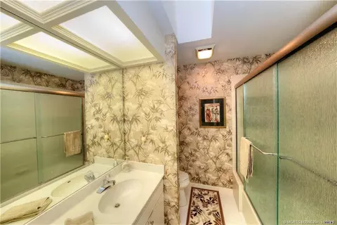 Bath - 5903 SE Glen Eagle Way, Stuart, FL 34997 photo 3 of 8
