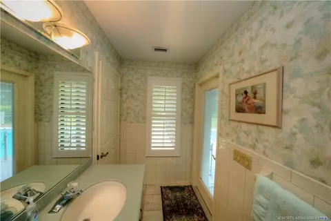 Bath - 5903 SE Glen Eagle Way, Stuart, FL 34997 photo 2 of 8