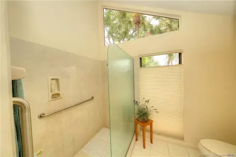 Bath - 5903 SE Glen Eagle Way, Stuart, FL 34997 photo 7 of 8