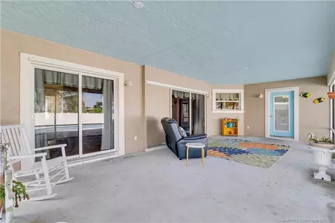 Exterior - 5439 SE Horseshoe Point Rd, Stuart, FL 34997 photo 5 of 12