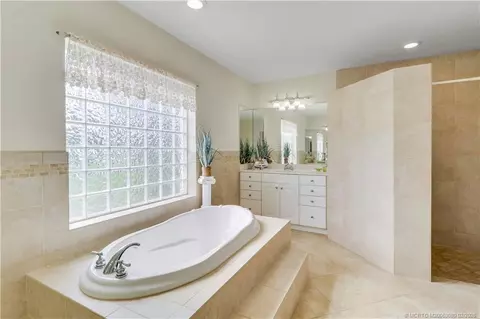 Bath - 5439 SE Horseshoe Point Rd, Stuart, FL 34997 photo 3 of 7
