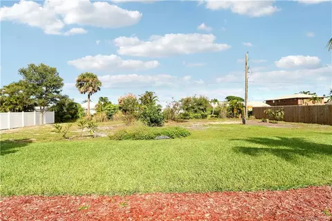 Exterior - 5439 SE Horseshoe Point Rd, Stuart, FL 34997 photo 9 of 12