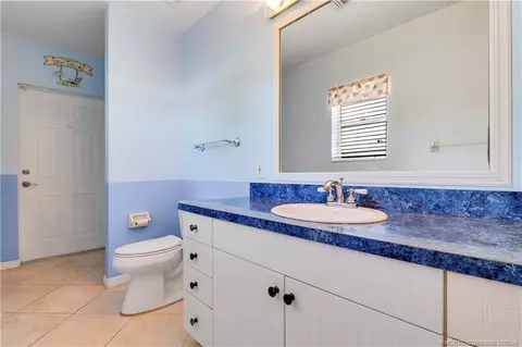 Bath - 5439 SE Horseshoe Point Rd, Stuart, FL 34997 photo 6 of 7