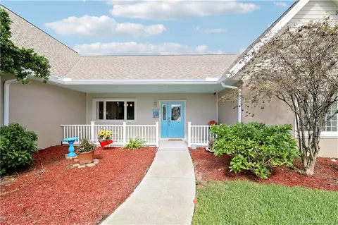 Exterior - 5439 SE Horseshoe Point Rd, Stuart, FL 34997 photo 2 of 12