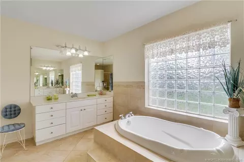 Bath - 5439 SE Horseshoe Point Rd, Stuart, FL 34997 photo 2 of 7