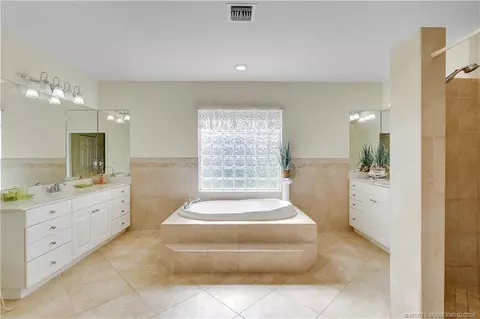 Bath - 5439 SE Horseshoe Point Rd, Stuart, FL 34997 photo 1 of 7