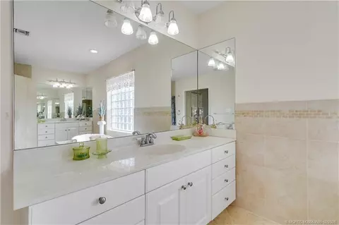 Bath - 5439 SE Horseshoe Point Rd, Stuart, FL 34997 photo 5 of 7