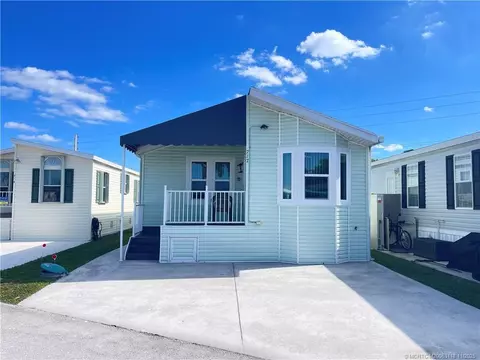 717 Nettles Blvd, Jensen Beach, FL 34957