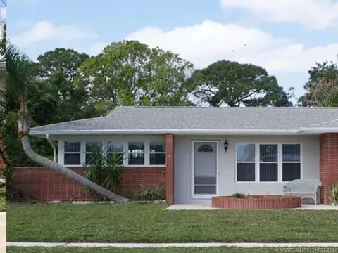 874 SW Ivanhoe Dr, Port Saint Lucie, FL 34983