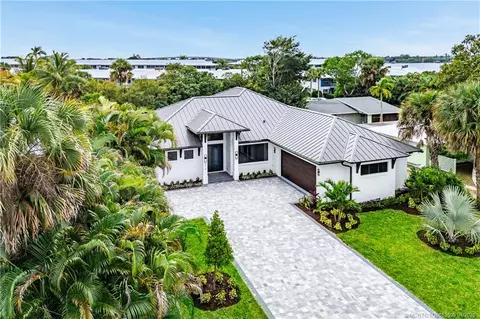 513 SW South Carolina Dr, Stuart, FL 34994