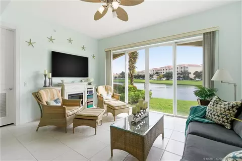 1 Harbour Isle Dr E #104, Fort Pierce, FL 34949