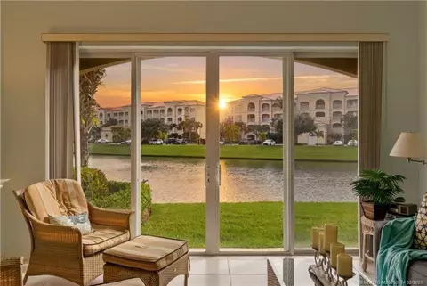 1 Harbour Isle Dr E #104, Fort Pierce, FL 34949