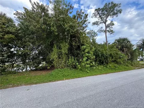 lot1020 SE 12 21 Se Pinehaven Ave, Hobe Sound, FL 33455