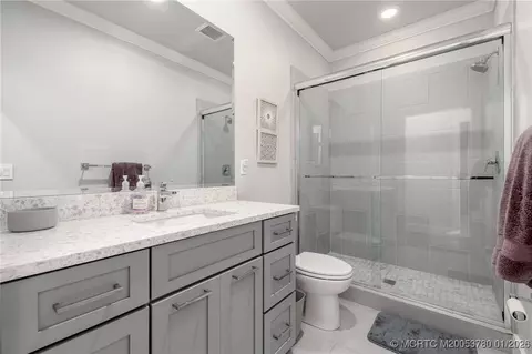 Bath - 411 SE High School Ave, Stuart, FL 34994 photo 3 of 3