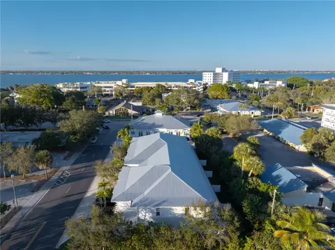 View/Area - 411 SE High School Ave, Stuart, FL 34994 photo 3 of 7