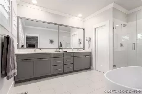 Bath - 411 SE High School Ave, Stuart, FL 34994 photo 1 of 3