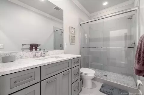Bath - 411 SE High School Ave, Stuart, FL 34994 photo 3 of 4