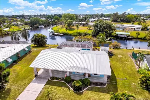 649 SE Calmoso Dr, Port Saint Lucie, FL 34983