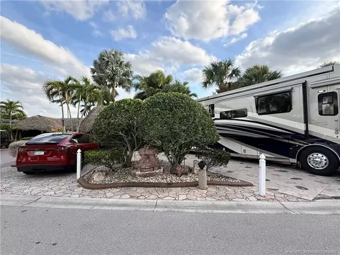 421 NW Chipshot Ln, Port St Lucie, FL 34986