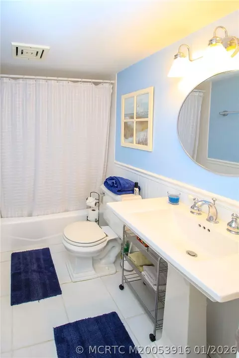 Bath - 4490 NE Sandpebble Trce #105, Stuart, FL 34996 photo 2 of 2