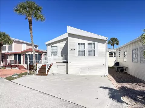 1209 Nettles Blvd, Jensen Beach, FL 34957