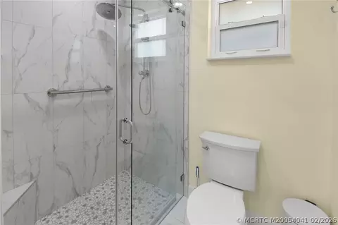 Bath - 1898 SE Coronado Ln, Stuart, FL 34996 photo 4 of 4