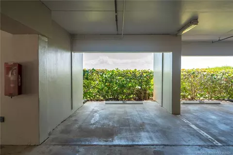 Exterior - 10 NE Plantation Rd #101, Stuart, FL 34996 photo 5 of 10