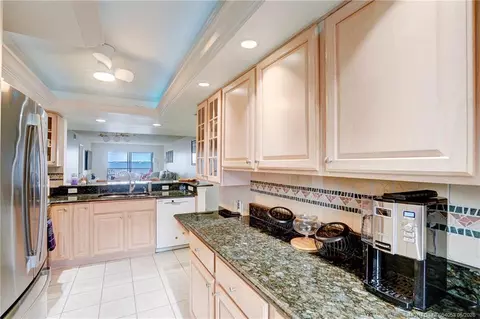 Kitchen - 10 NE Plantation Rd #101, Stuart, FL 34996 photo 6 of 7