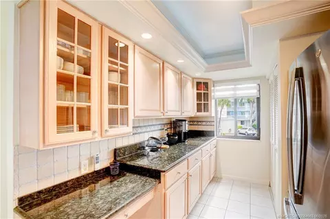 Kitchen - 10 NE Plantation Rd #101, Stuart, FL 34996 photo 5 of 7