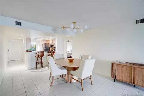 Dining - 10 NE Plantation Rd #101, Stuart, FL 34996 photo 2 of 4