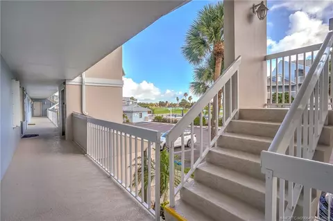 Exterior - 10 NE Plantation Rd #101, Stuart, FL 34996 photo 1 of 10