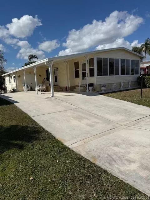 8203 E Bitterbush Ln, Port Saint Lucie, FL 34952