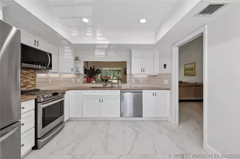 Kitchen - 6433 SE Brandywine Ct #219, Stuart, FL 34997 photo 2 of 2