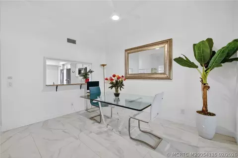 Dining - 6433 SE Brandywine Ct #219, Stuart, FL 34997 photo 2 of 3