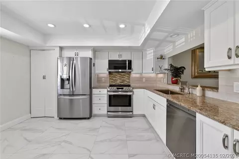 Kitchen - 6433 SE Brandywine Ct #219, Stuart, FL 34997 photo 1 of 2