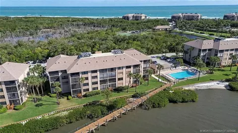 View/Area - 4680 NE Sandpebble Trce #103, Stuart, FL 34996 photo 2 of 5