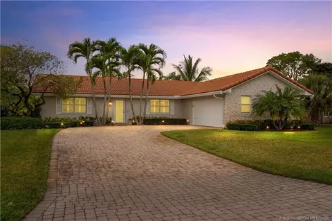 3952 SE Fairway W, Stuart, FL 34997