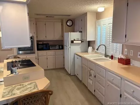 2592 SW Thunderbird Trl, Stuart, FL 34997 photo 8