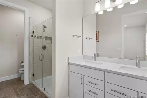Bath - 1810 SE Ocean Cove Way, Stuart, FL 34996 photo 1 of 2