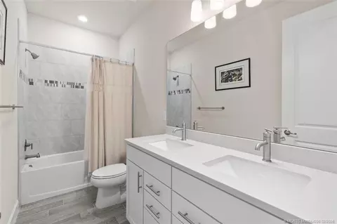 Bath - 1810 SE Ocean Cove Way, Stuart, FL 34996 photo 2 of 2