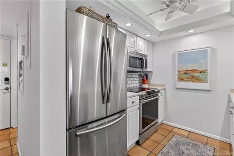 Kitchen - 40 NE Plantation Rd #403, Stuart, FL 34996 photo 2 of 5
