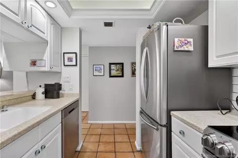 Kitchen - 40 NE Plantation Rd #403, Stuart, FL 34996 photo 5 of 5