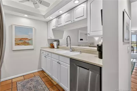 Kitchen - 40 NE Plantation Rd #403, Stuart, FL 34996 photo 4 of 5