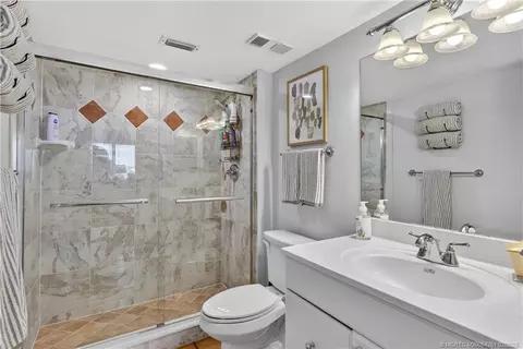 Bath - 40 NE Plantation Rd #403, Stuart, FL 34996 photo 1 of 2