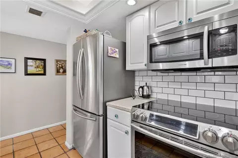 Kitchen - 40 NE Plantation Rd #403, Stuart, FL 34996 photo 3 of 5