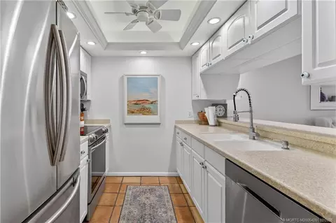 Kitchen - 40 NE Plantation Rd #403, Stuart, FL 34996 photo 1 of 5