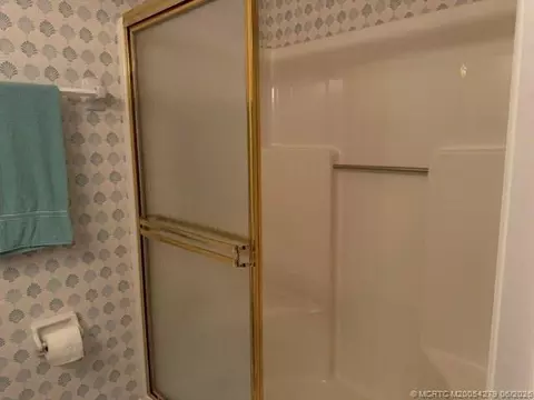 Bath - 80 SW Blackburn Ter #3, Stuart, FL 34997 photo 10 of 10