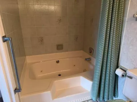 Bath - 80 SW Blackburn Ter #3, Stuart, FL 34997 photo 6 of 10