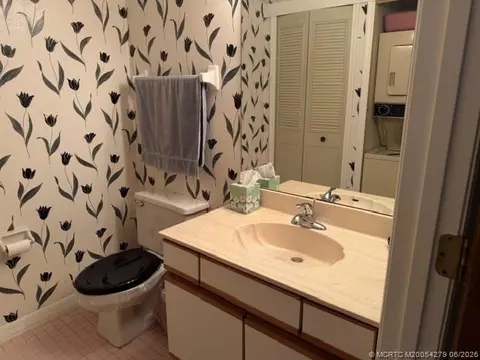 Bath - 80 SW Blackburn Ter #3, Stuart, FL 34997 photo 2 of 10